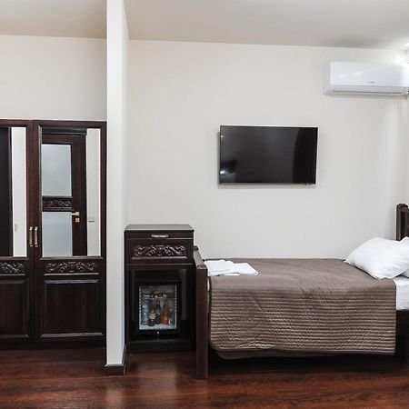 Dvin Hotel Pavlodar Exterior foto