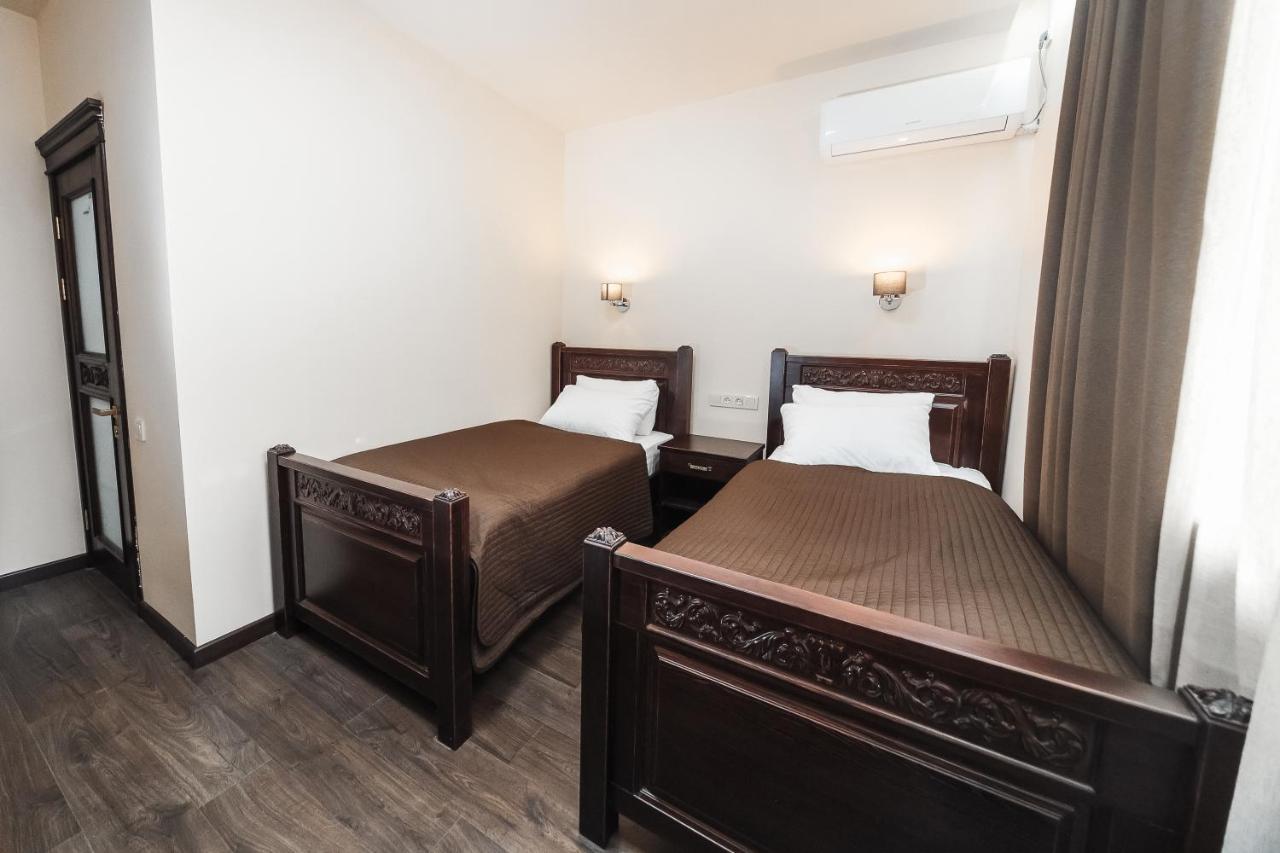 Dvin Hotel Pavlodar Exterior foto