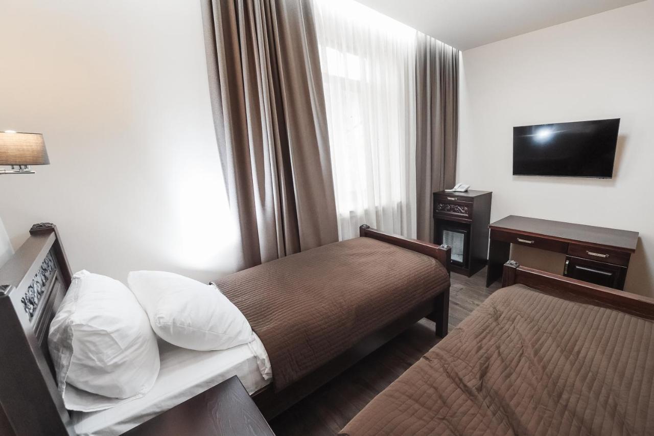 Dvin Hotel Pavlodar Exterior foto