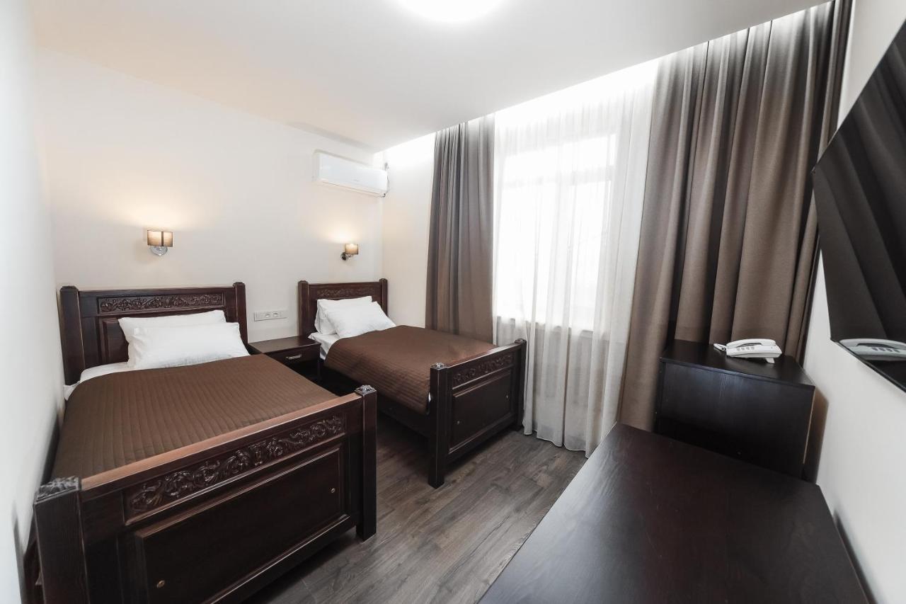 Dvin Hotel Pavlodar Exterior foto