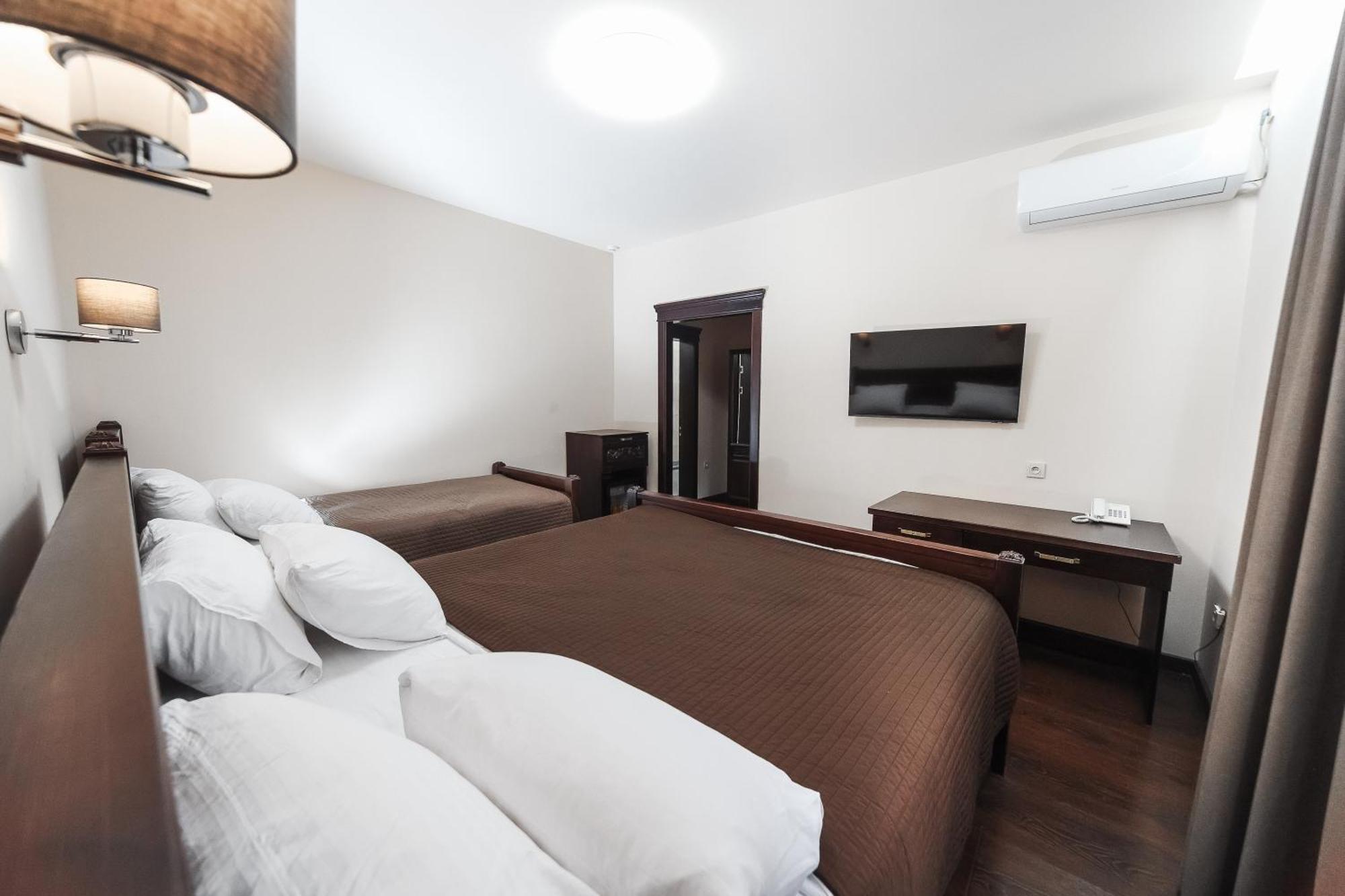 Dvin Hotel Pavlodar Exterior foto