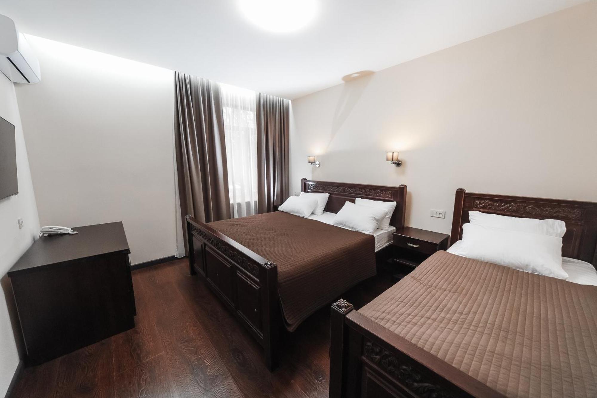 Dvin Hotel Pavlodar Exterior foto