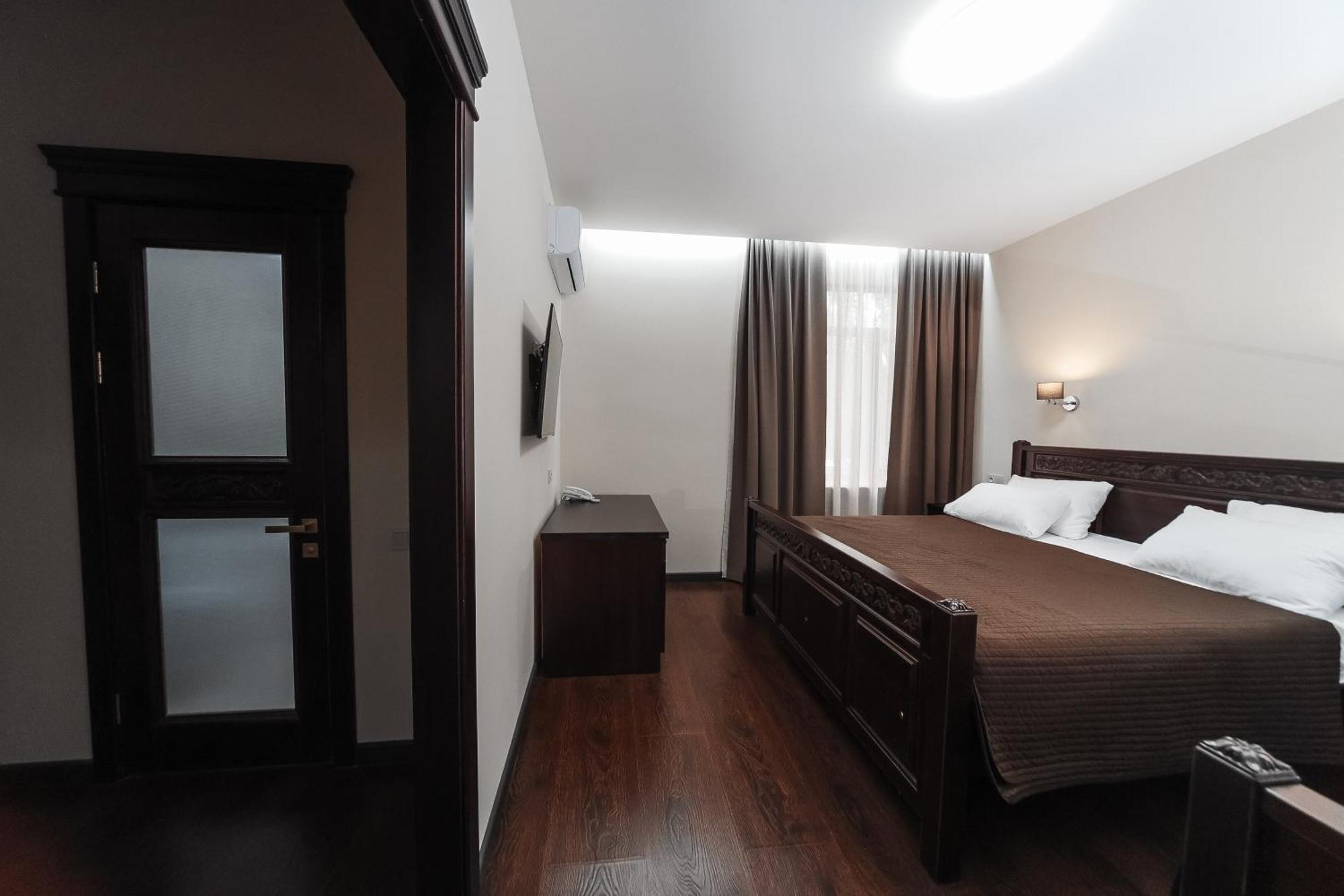Dvin Hotel Pavlodar Exterior foto