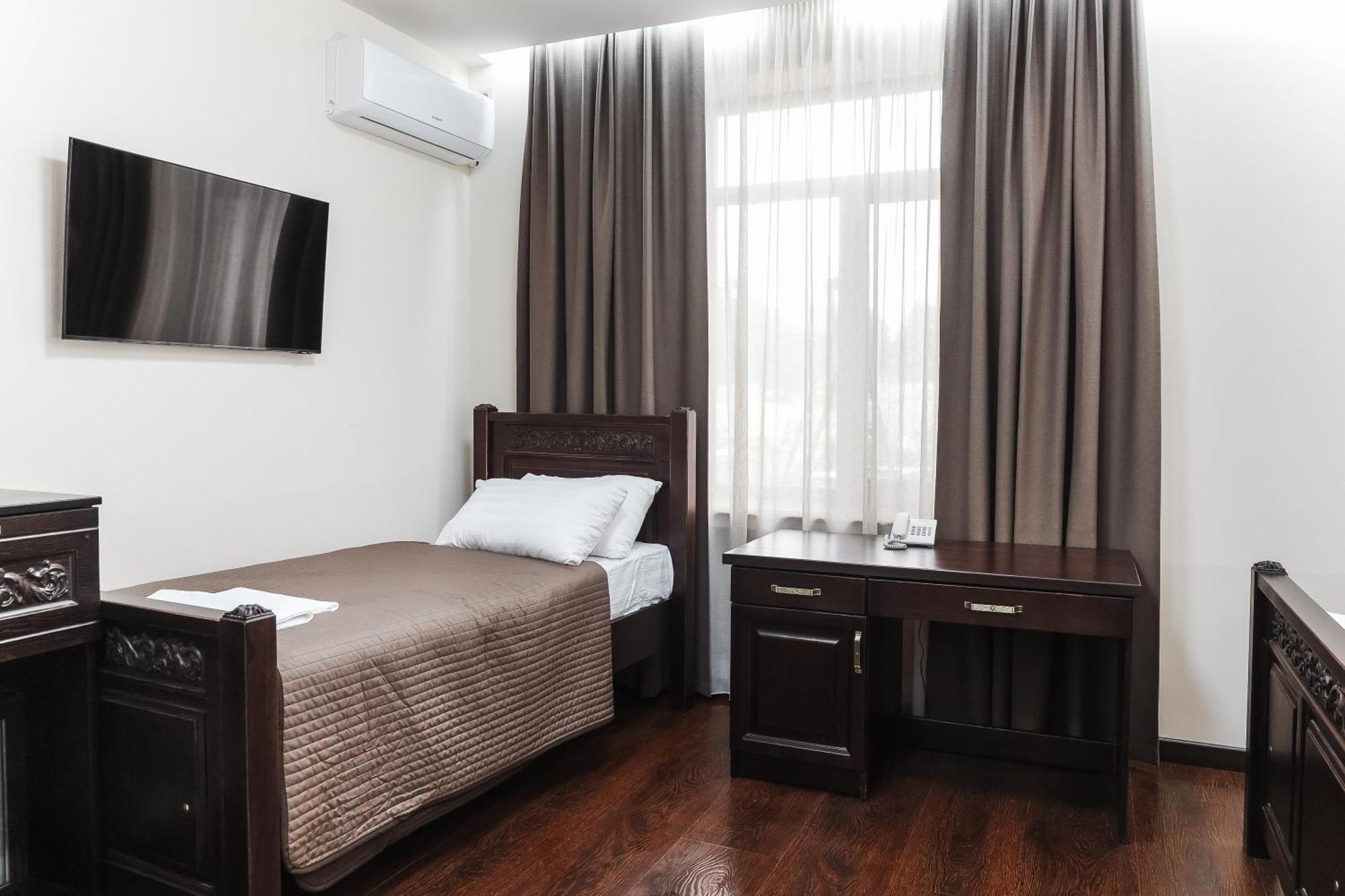 Dvin Hotel Pavlodar Exterior foto