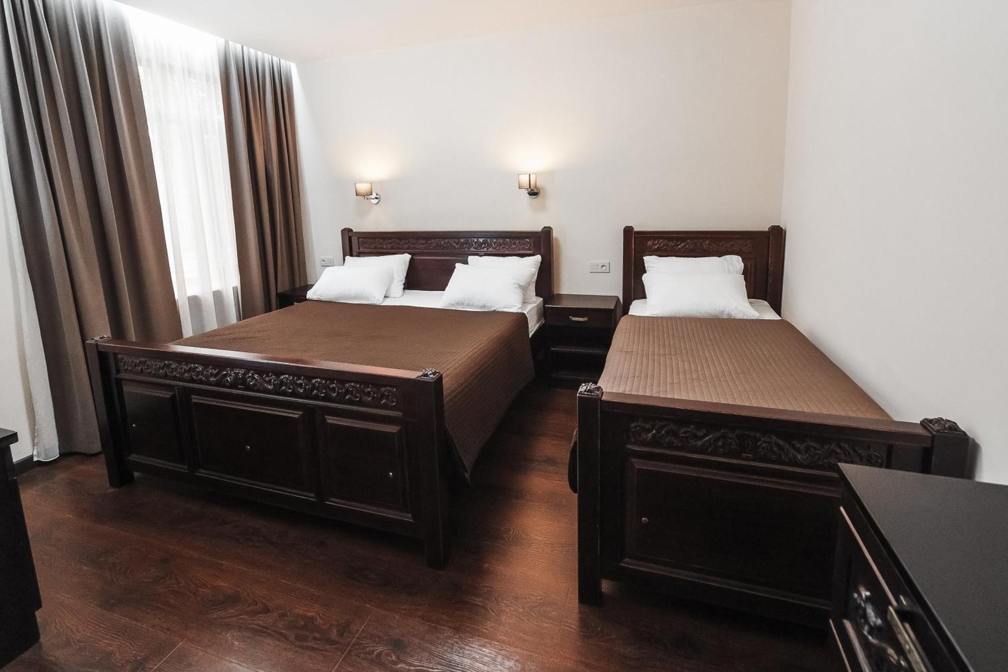 Dvin Hotel Pavlodar Exterior foto