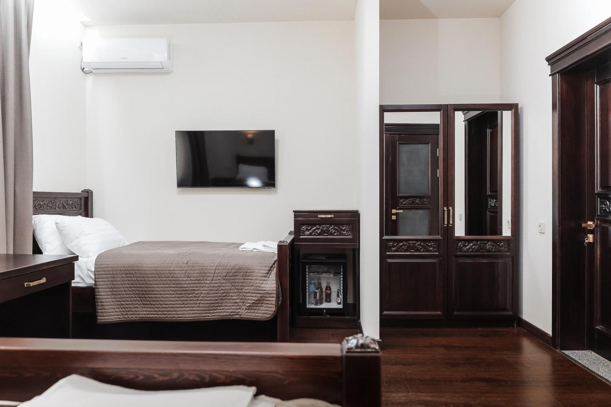 Dvin Hotel Pavlodar Exterior foto