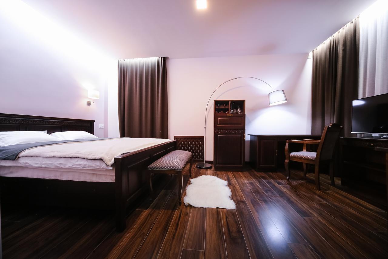 Dvin Hotel Pavlodar Exterior foto