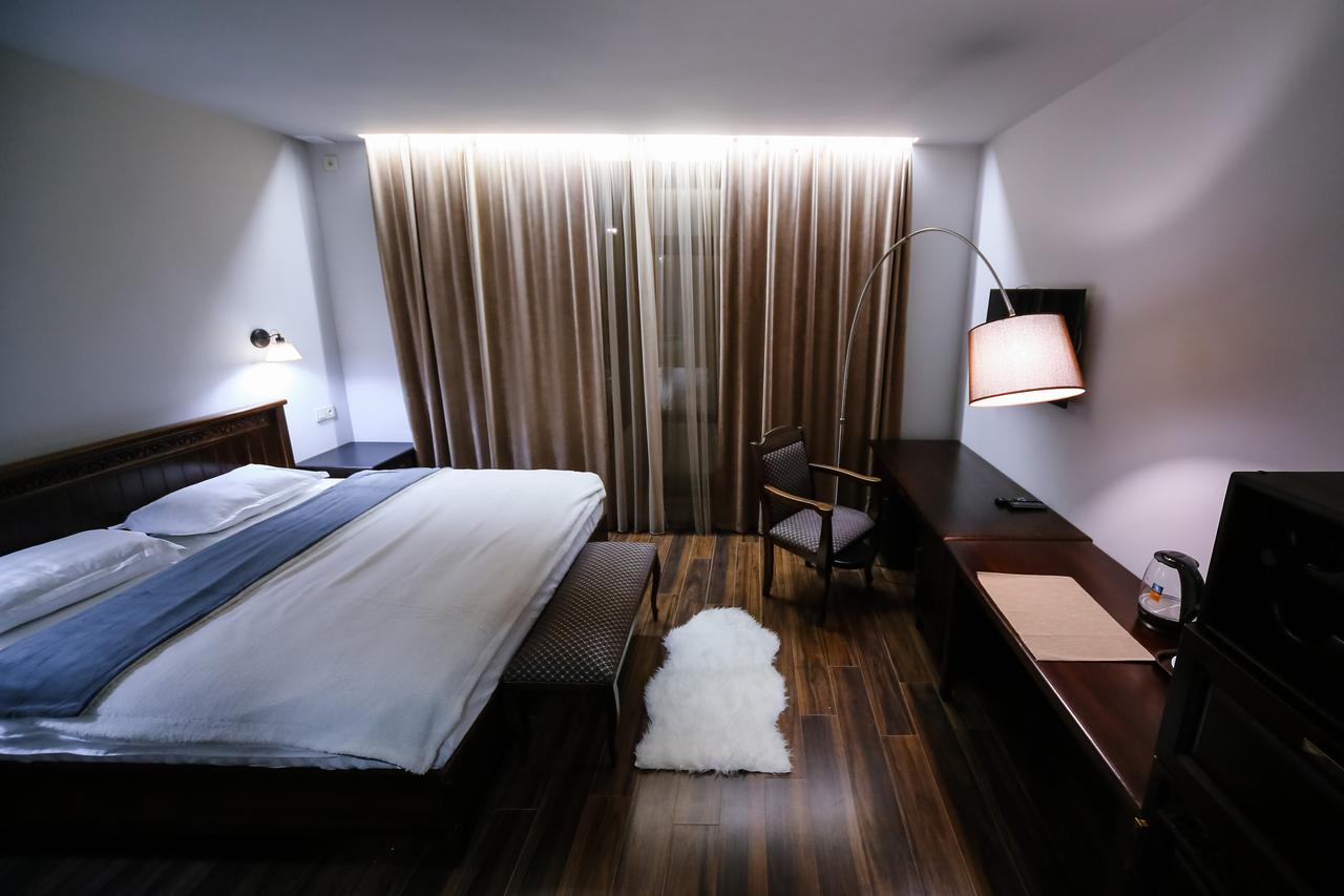 Dvin Hotel Pavlodar Exterior foto