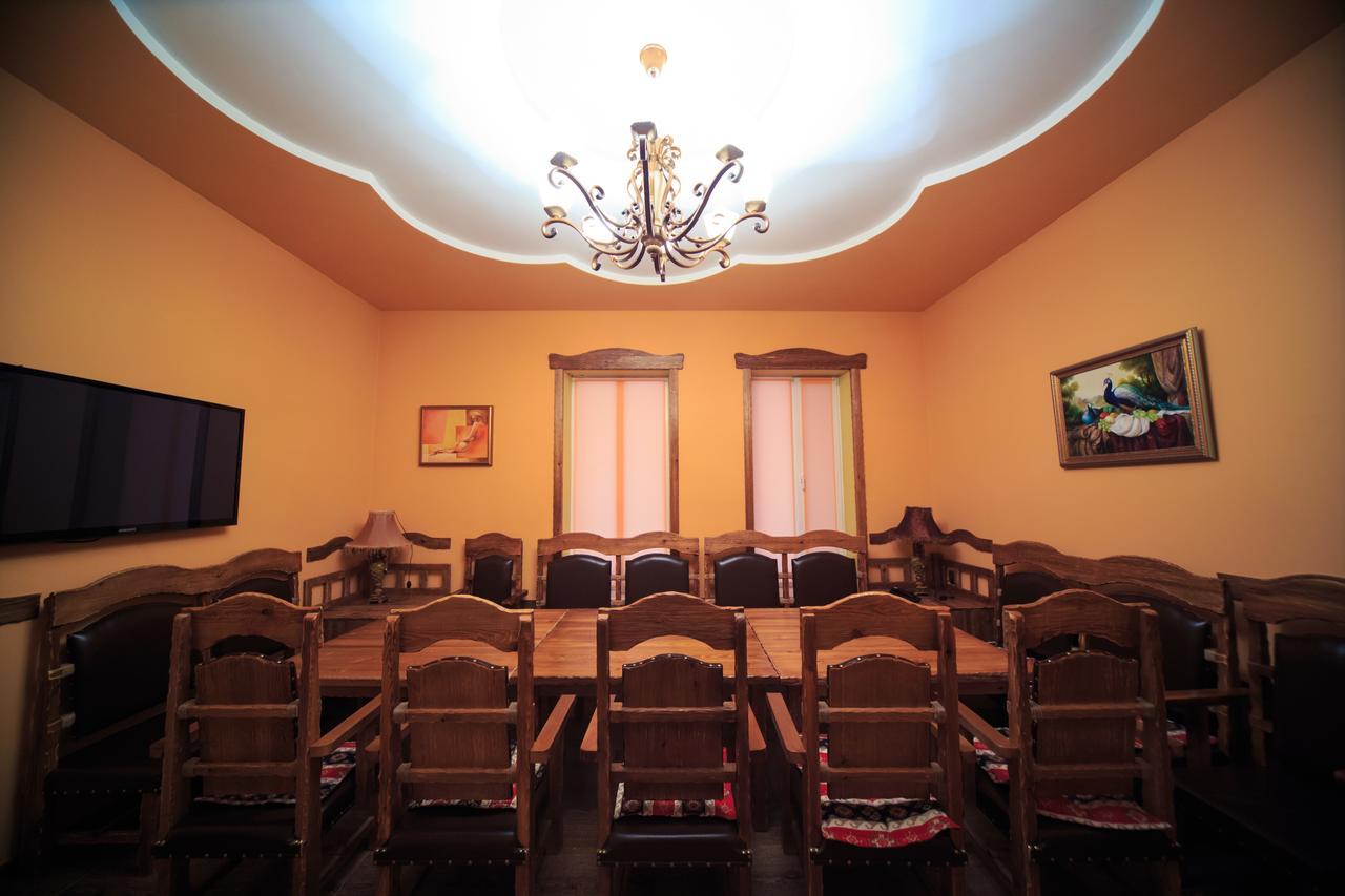 Dvin Hotel Pavlodar Exterior foto