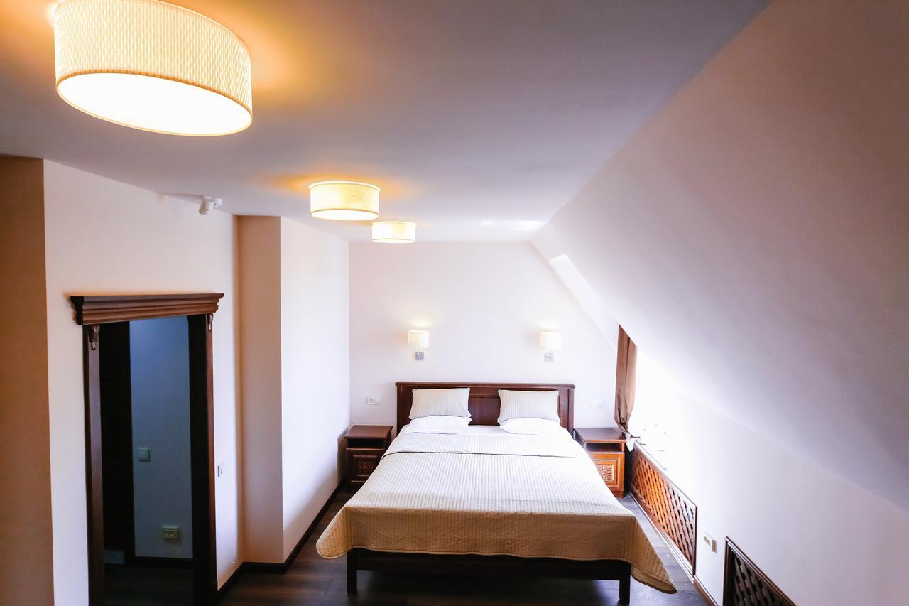 Dvin Hotel Pavlodar Exterior foto