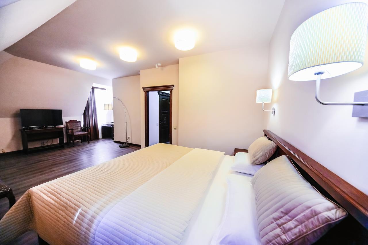 Dvin Hotel Pavlodar Exterior foto